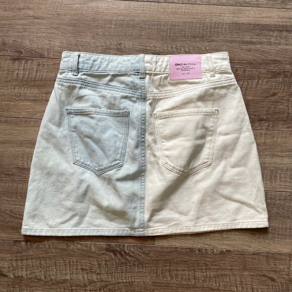 ONLY two-toned denim mini skirt, 5 pockets, light wash/white denim - Picture 3 of 3
